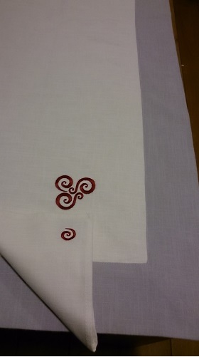 Wedding Pack from "The Carrig Collection" in cream/grey with motif , including 6 dinner napkins.