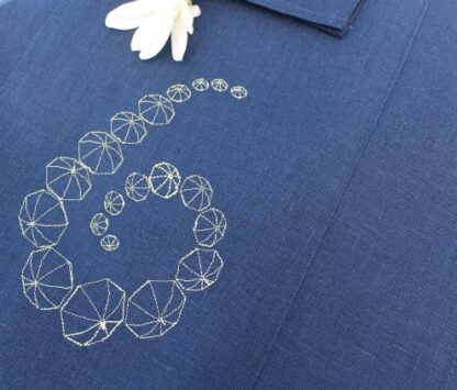 Umbrella swirl table runner in indigo - Image 8