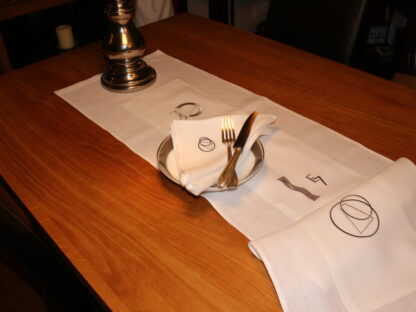 Eileen Gray table runner with appliquéd insert. "Great Value" - Image 6