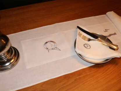 Eileen Gray table runner with appliquéd insert. "Great Value" - Image 5