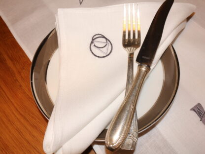 Holly placemats in red Irish linen - Image 5